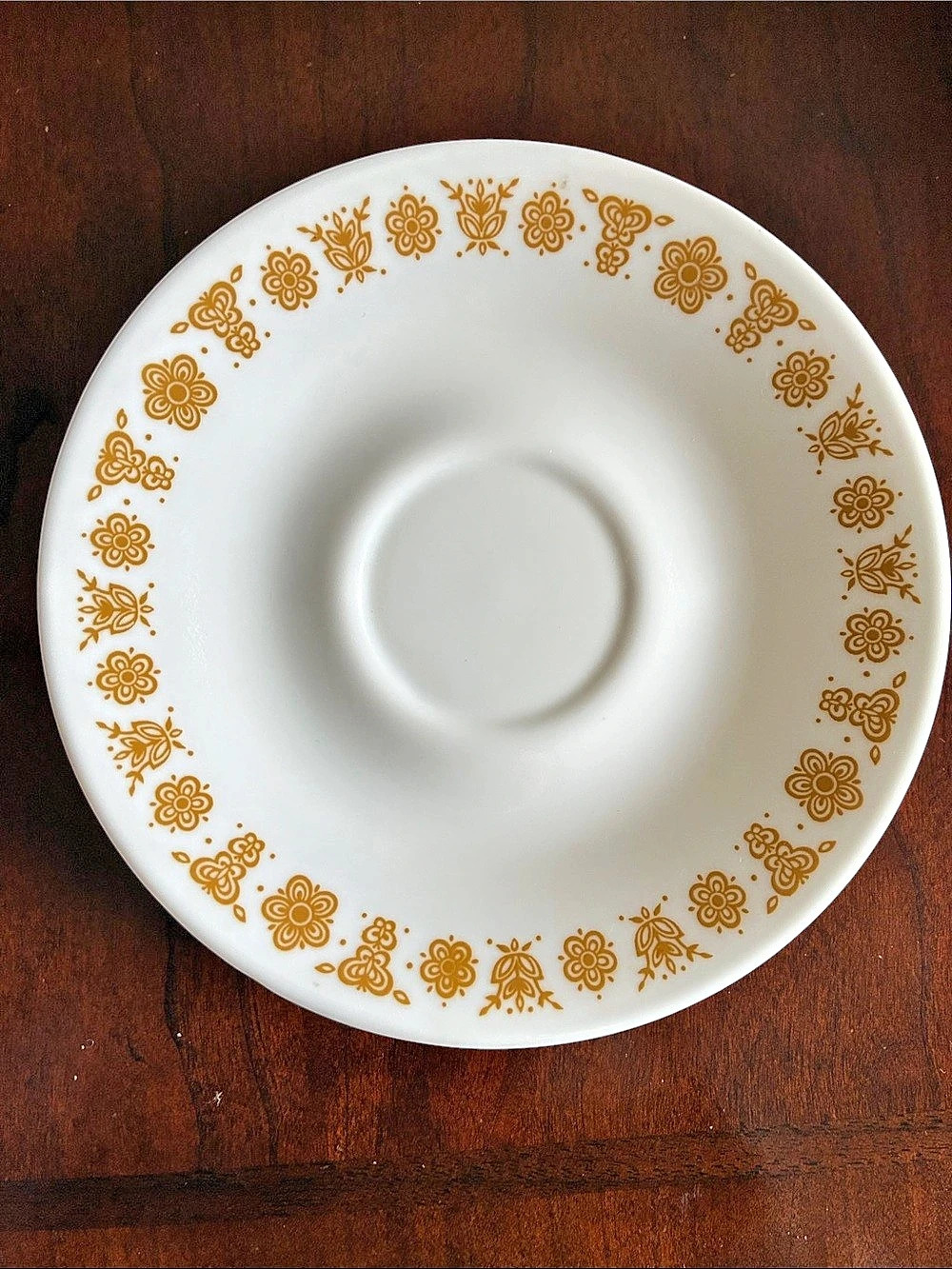 Corelle Old Town Floral 4 saucer Plates in gold
